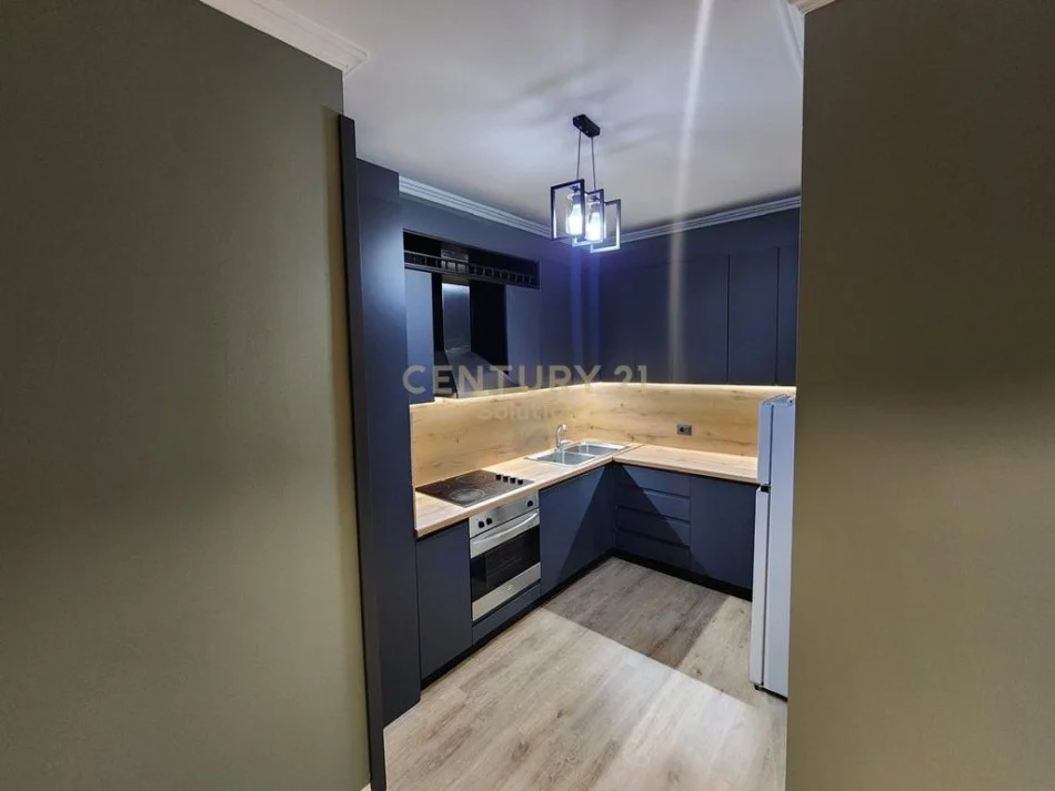 Tirane, jepet me qera apartament 3+1+Aneks+Ballkon Kati 4, 156 m² 1.250 € (21-Dhjetori)