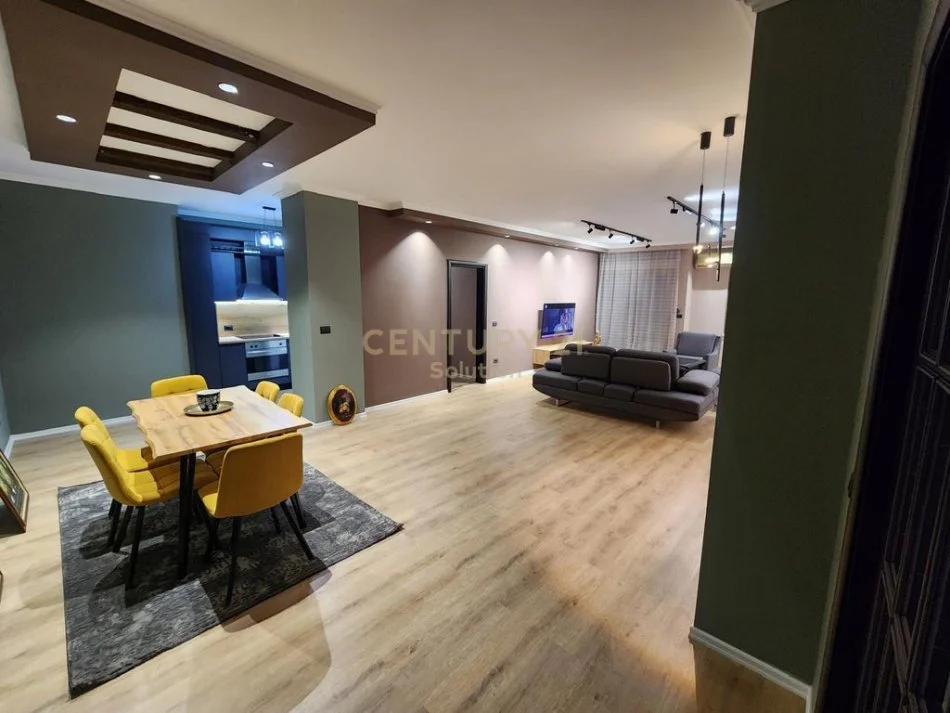 Tirane, jepet me qera apartament 3+1+Aneks+Ballkon Kati 4, 156 m² 1.250 € (21-Dhjetori)