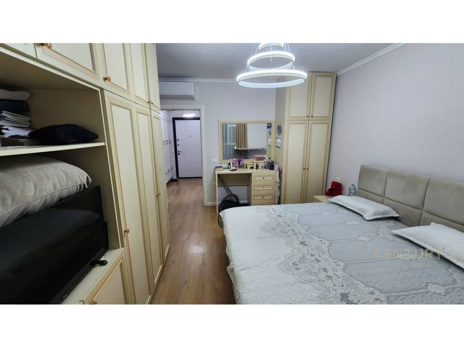 Tirane, shitet apartament 1+1 Kati 5, 69 m² 130.000 € (YZBERISHT)