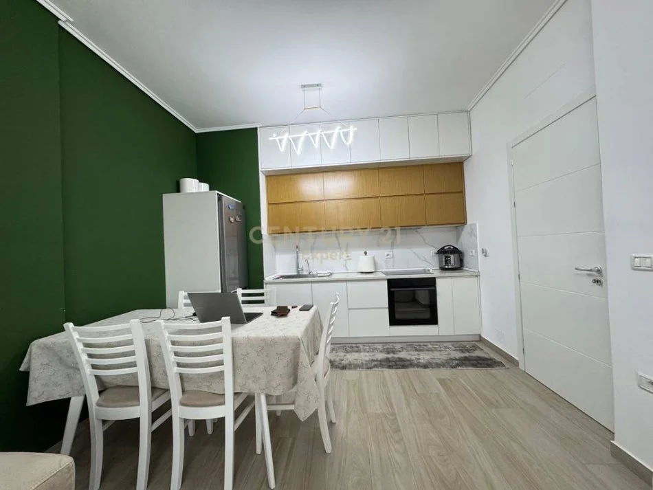 Tirane, shitet apartament 1+1+Ballkon Kati 7, 71 m² (ish fusha e aviacionit)