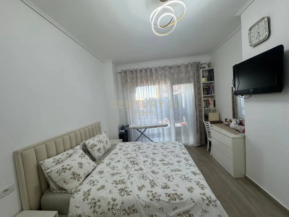 Tirane, shitet apartament 1+1+Ballkon Kati 7, 71 m² (ish fusha e aviacionit)