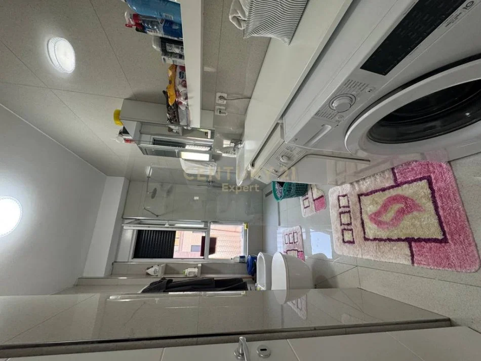 Tirane, shitet apartament 1+1+Ballkon Kati 7, 71 m² (ish fusha e aviacionit)