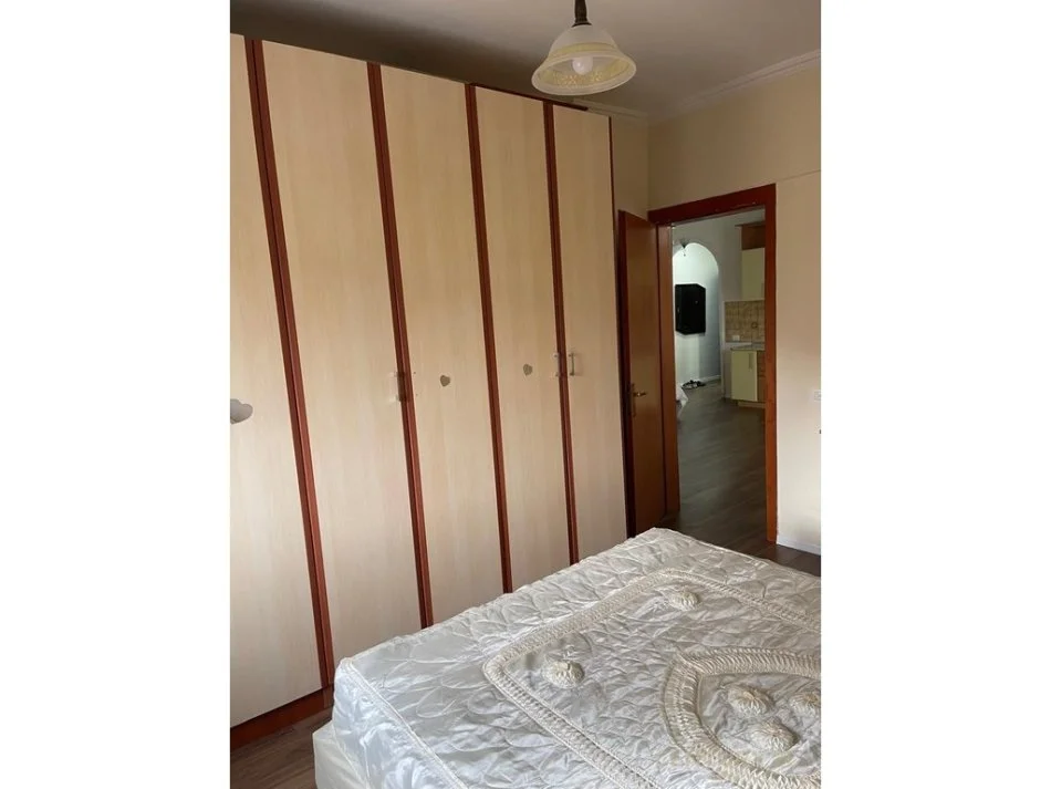 Tirane, jepet me qera apartament , 90 m² 700 € (Komuna e Parisit)