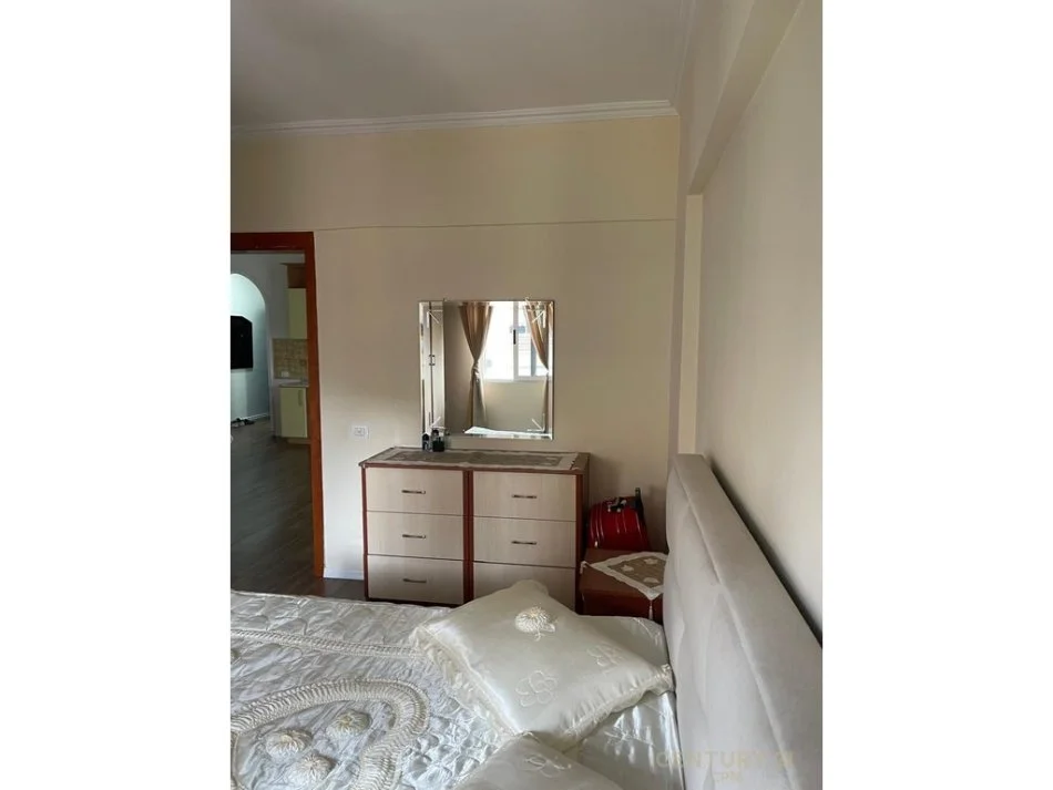 Tirane, jepet me qera apartament , 90 m² 700 € (Komuna e Parisit)