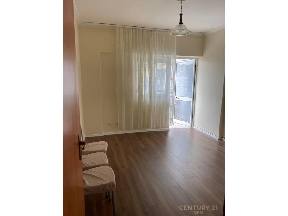Tirane, jepet me qera apartament , 90 m² 700 € (Komuna e Parisit)