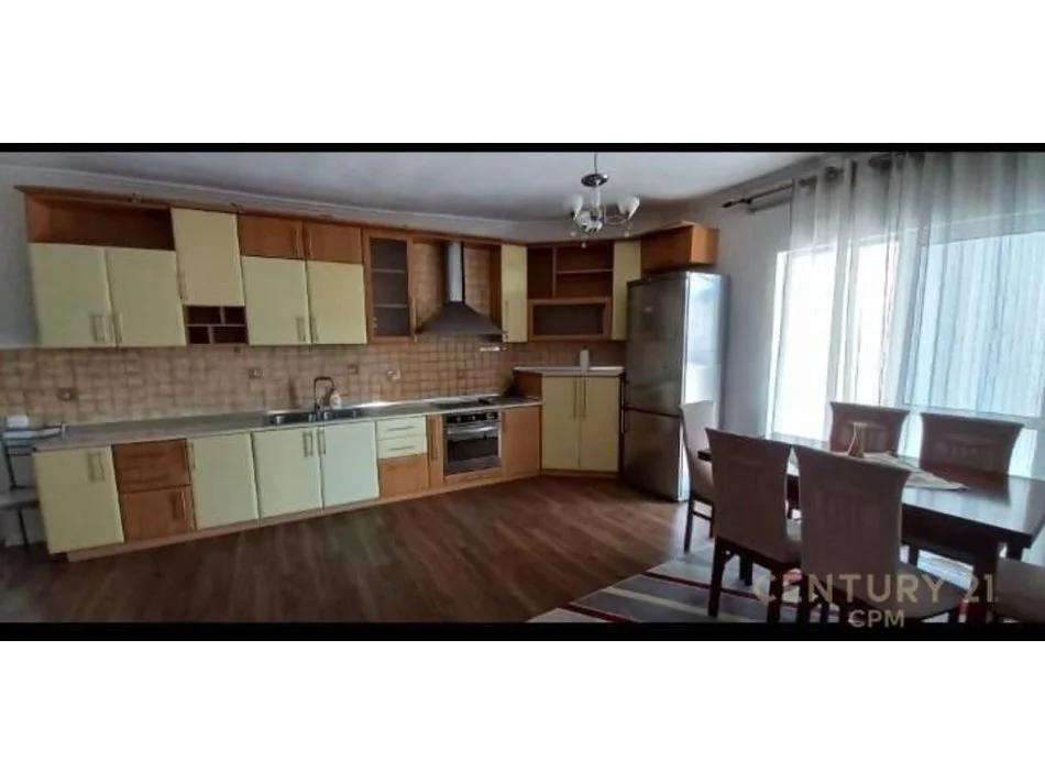 Tirane, jepet me qera apartament , 90 m² 700 € (Komuna e Parisit)