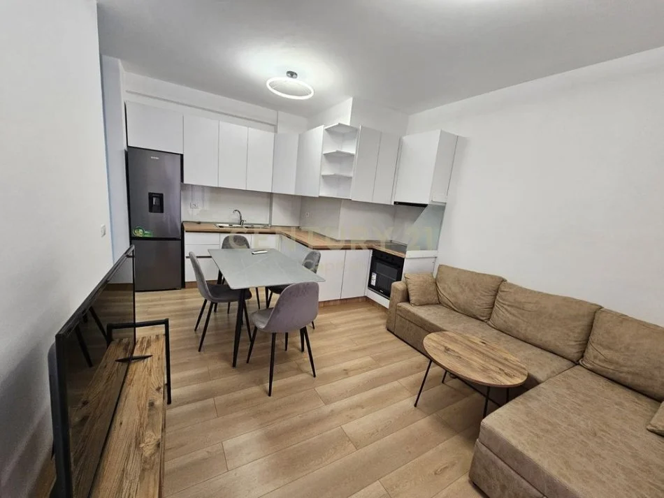 Tirane, jepet me qera apartament 2+1 Kati 9, 70 m² 650 € 