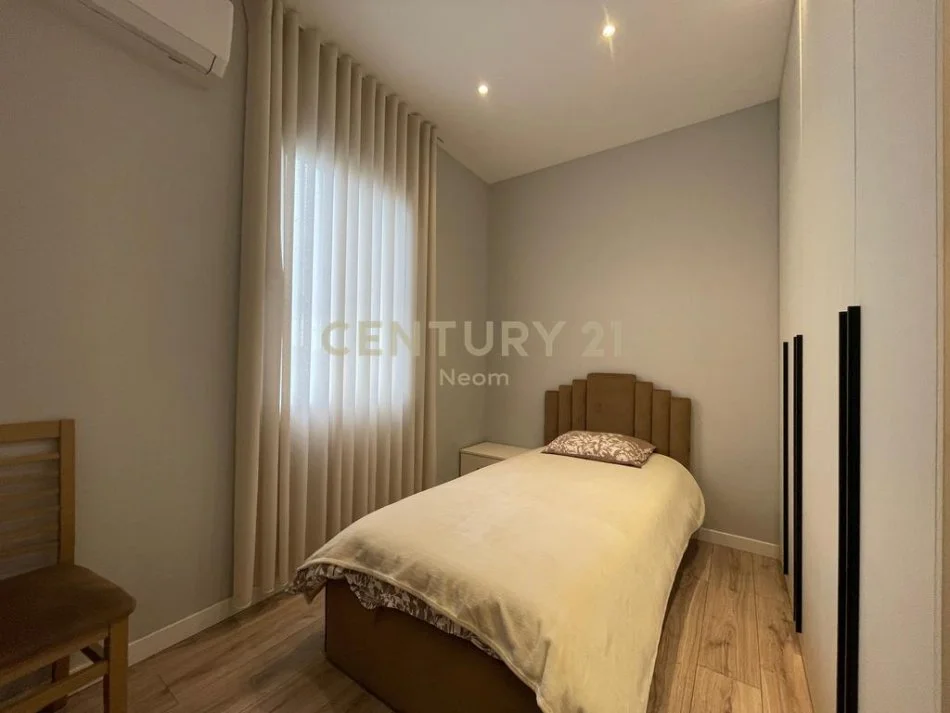 Tirane, jepet me qera apartament 2+1+Aneks+Ballkon Kati 2, 75 m² 630 € (Neom124533)