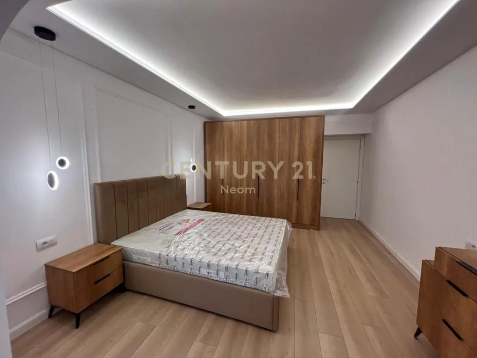 Tirane, jepet me qera apartament 2+1+Aneks+Ballkon Kati 4, 110 m² 850 € (Neom124537)