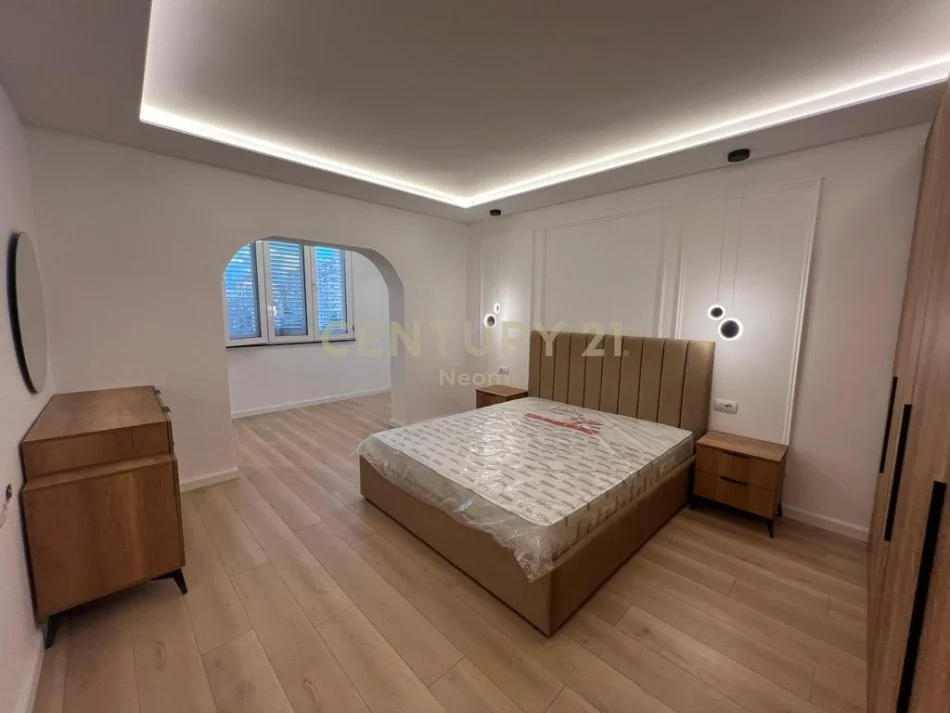 Tirane, jepet me qera apartament 2+1+Aneks+Ballkon Kati 4, 110 m² 850 € (Neom124537)