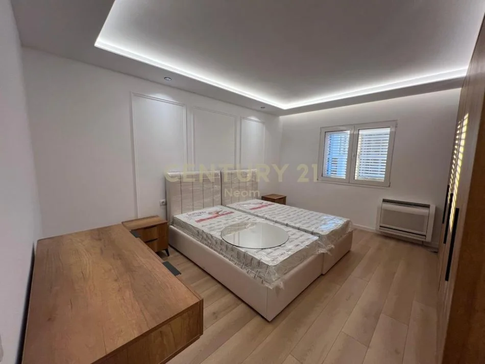 Tirane, jepet me qera apartament 2+1+Aneks+Ballkon Kati 4, 110 m² 850 € (Neom124537)