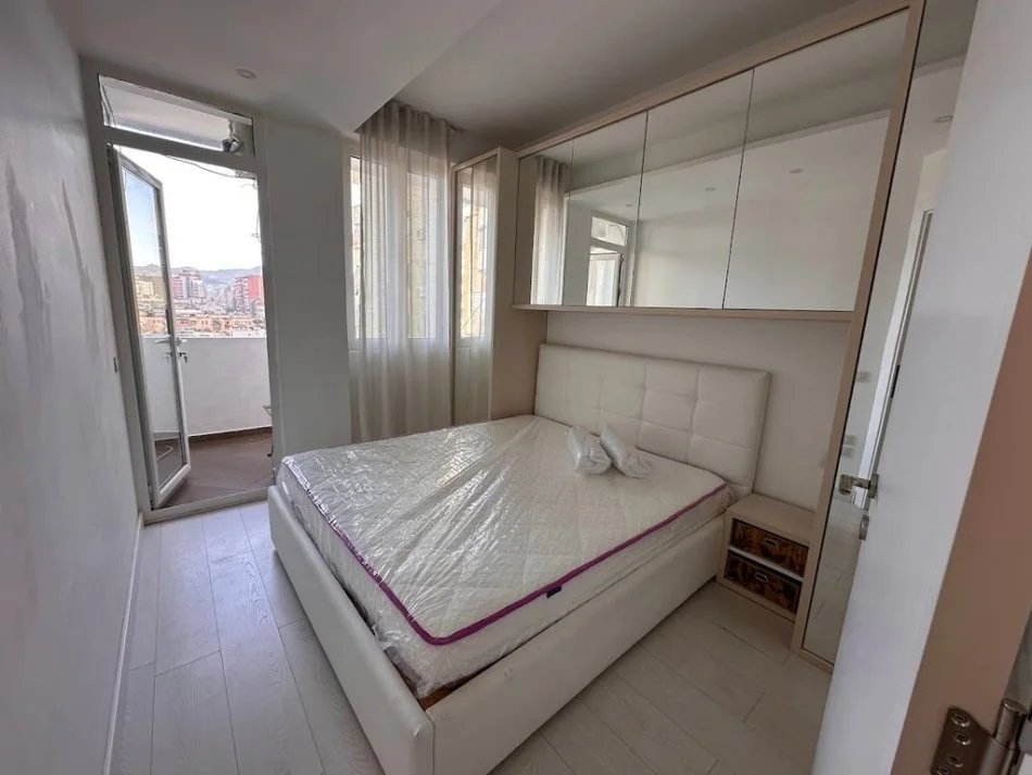 Tirane, jepet me qera apartament Kati 5, 44 m² 700 € (Blloku)