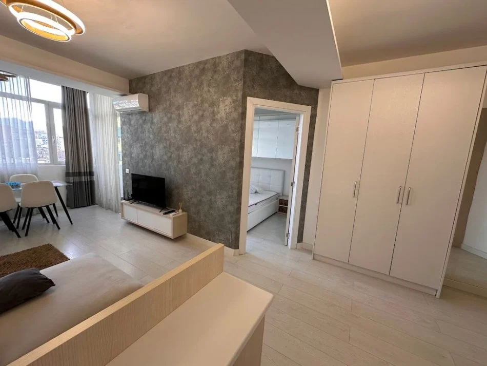 Tirane, jepet me qera apartament Kati 5, 44 m² 700 € (Blloku)