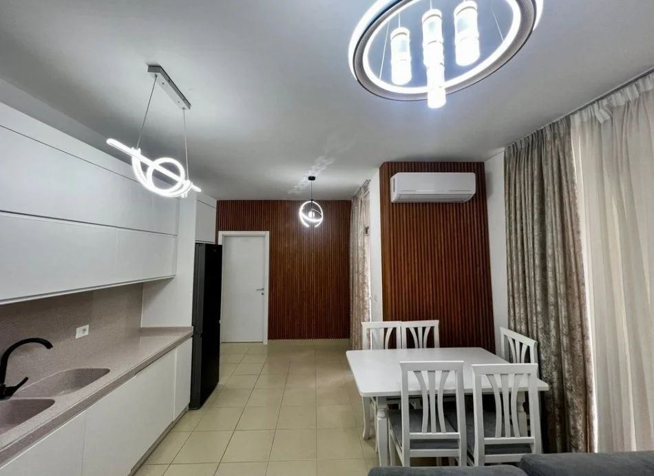 Tirane, jepet me qera apartament 2+1 Kati 1, 100 m² 650 € 
