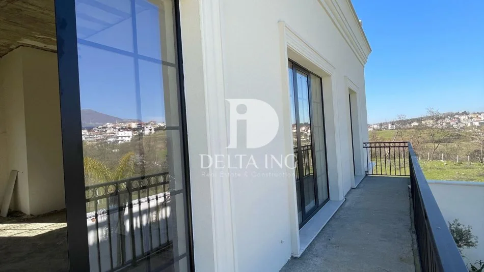 Tirane, shitet Vile 2+1 Kati 0, 260 m² (Mjull-Bathore)