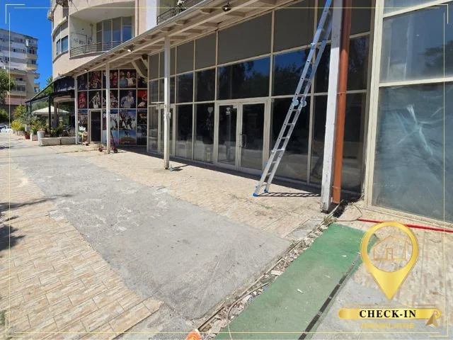 Tirane, jepet me qera ambjent biznesi Kati 0, 222 m² 2.500 € (Rruga Eshref Frasheri)