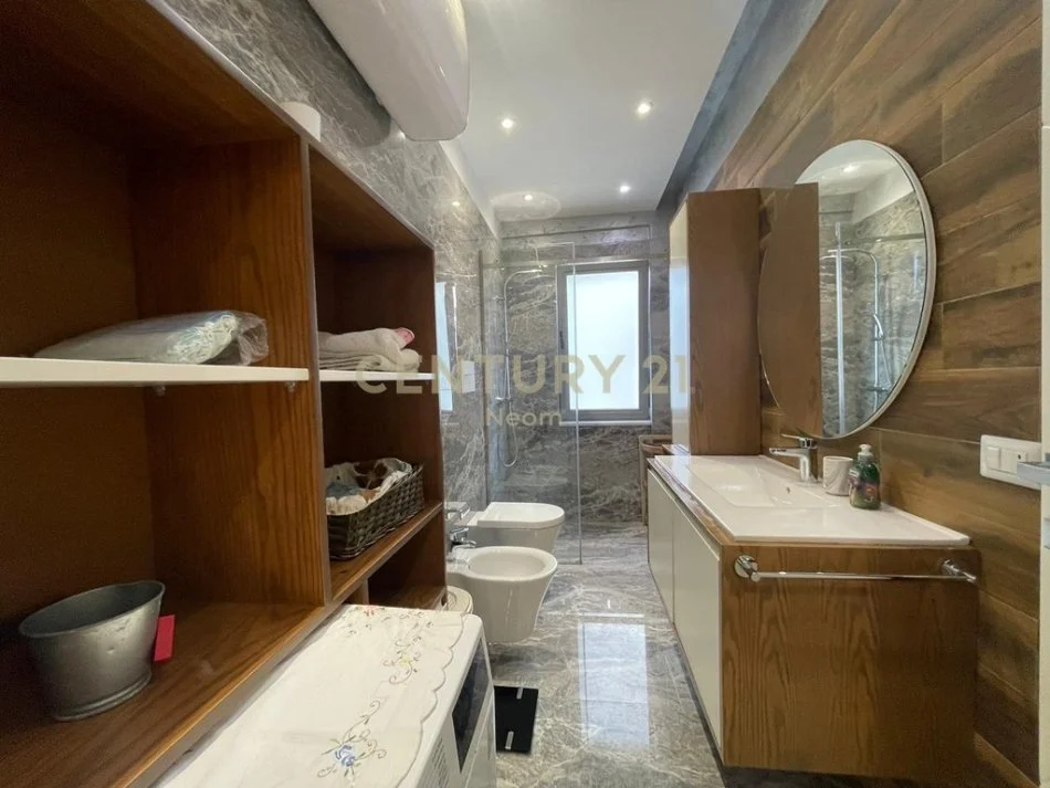 Tirane, jepet me qera apartament 3+1+Aneks+Ballkon Kati 5, 119 m² 800 € (Neom124663)