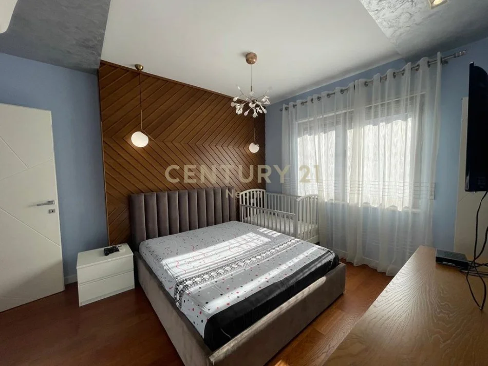 Tirane, jepet me qera apartament 3+1+Ballkon Kati 5, 119 m² 800 € (Tower Bridge 2)