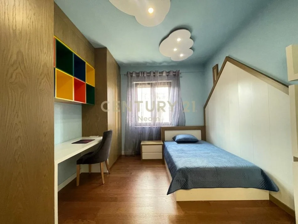 Tirane, jepet me qera apartament 3+1+Aneks+Ballkon Kati 5, 119 m² 800 € (Neom124663)