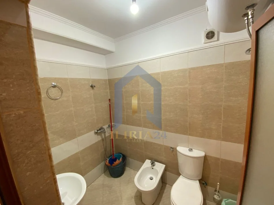 Tirane, jap me qera apartament 1+1+Ballkon Kati 5, 65 m² 300 € (Apartament 1+1 me qira Fresk)
