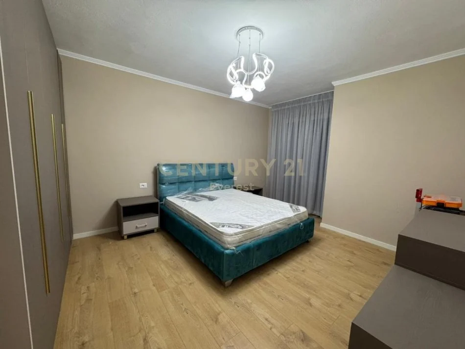 Tirane, shitet apartament Kati 7, 96 m² 150.000 € (Bulevardi Migjeni)