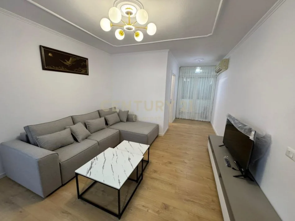 Tirane, shitet apartament Kati 7, 96 m² 150.000 € (Bulevardi Migjeni)
