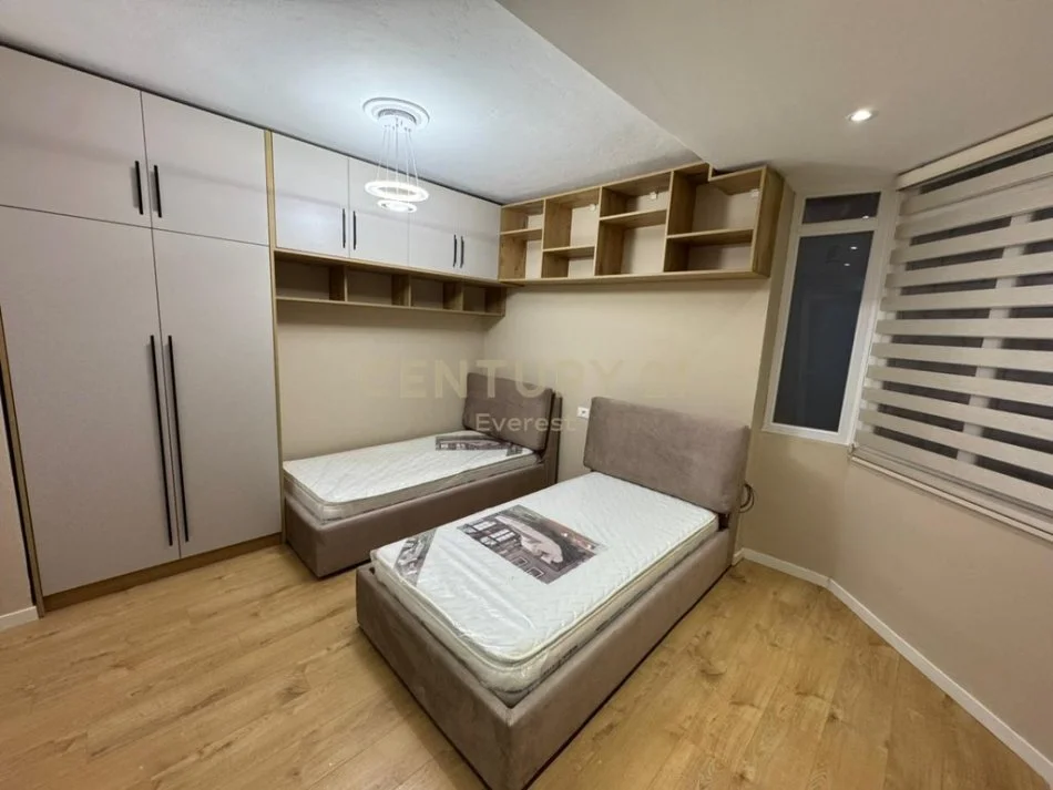 Tirane, shitet apartament Kati 7, 96 m² 150.000 € (Bulevardi Migjeni)