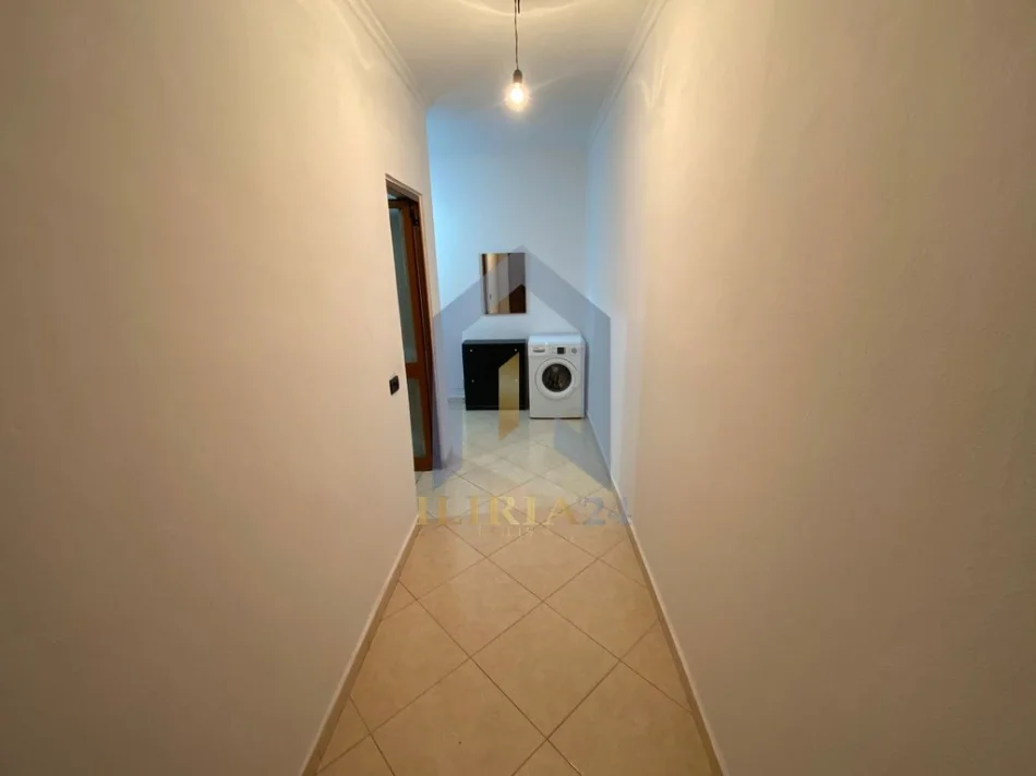 Tirane, jap me qera apartament 1+1+Ballkon Kati 5, 65 m² 300 € (Apartament 1+1 me qira Fresk)