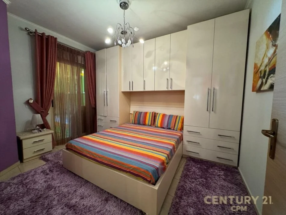 Tirane, jepet me qera apartament 2+1 , 90 m² 800 € (rruga e barrikadave)