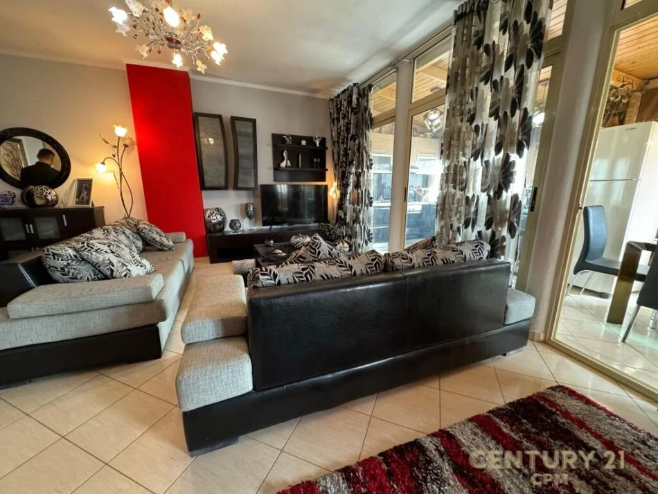 Tirane, jepet me qera apartament 2+1 , 90 m² 800 € (rruga e barrikadave)