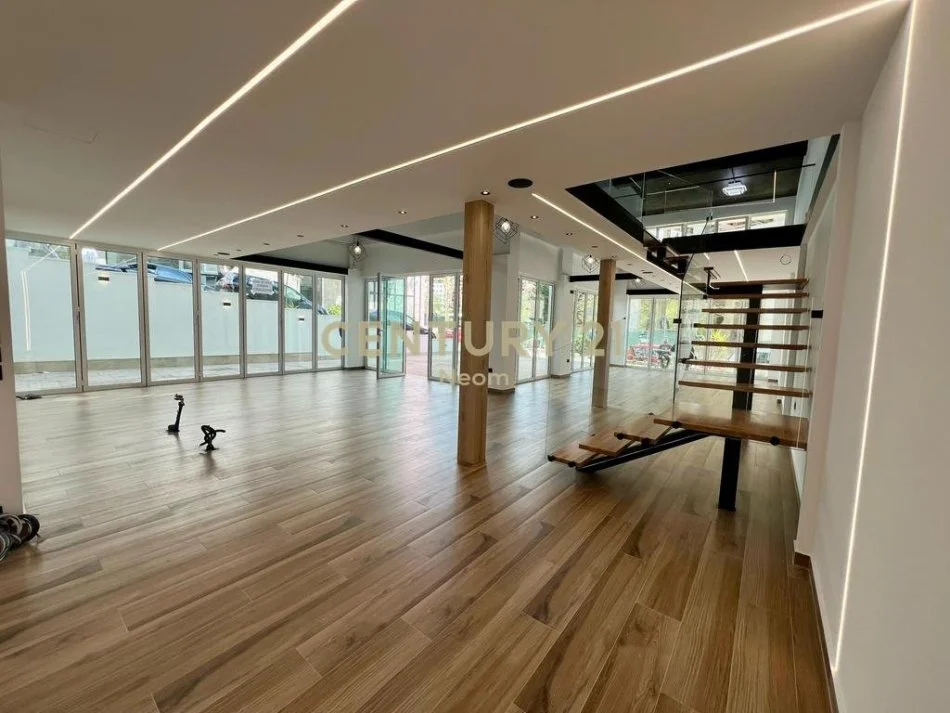 Tirane, jepet me qera ambjent biznesi Kati 0, 190 m² 1.200 € (Neom124698)