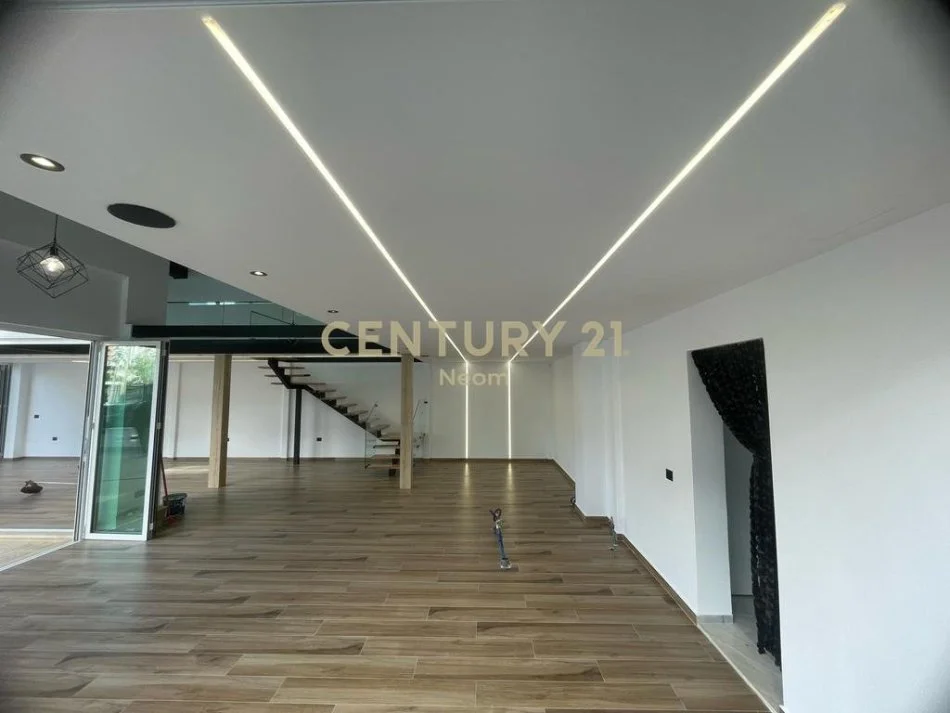 Tirane, jepet me qera ambjent biznesi Kati 0, 190 m² 1.200 € (Neom124698)