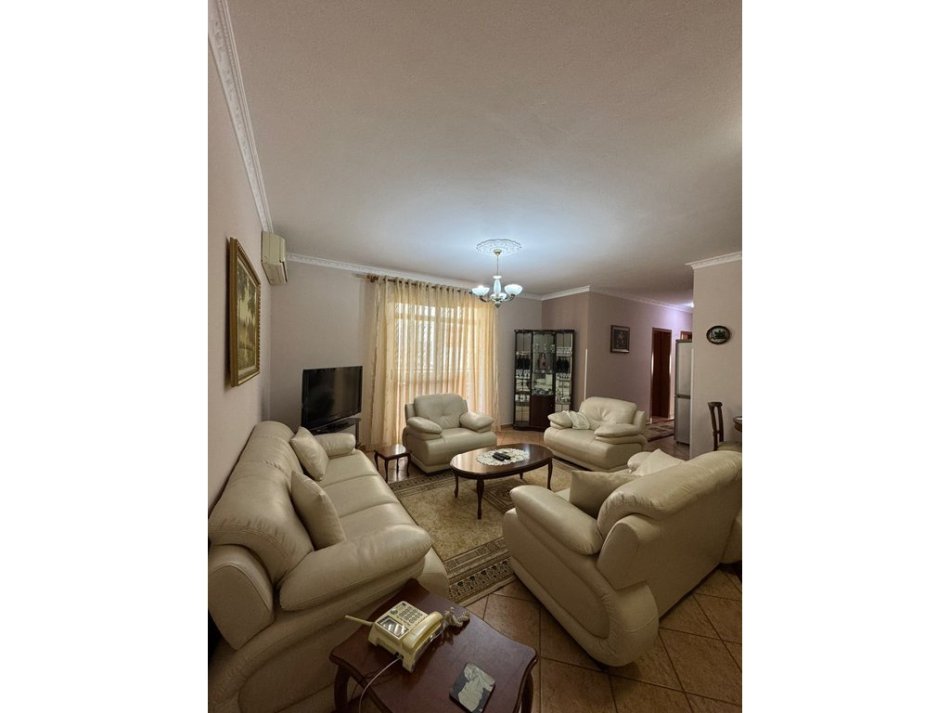 Tirane, jepet me qera apartament 3+1+Ballkon Kati 6, 120 m² 750 € (Shkolla e Baletit)