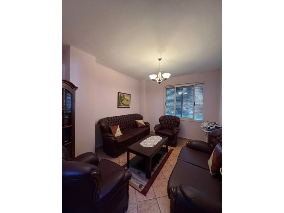 Tirane, jepet me qera apartament 3+1+Ballkon Kati 6, 120 m² 750 € (Shkolla e Baletit)