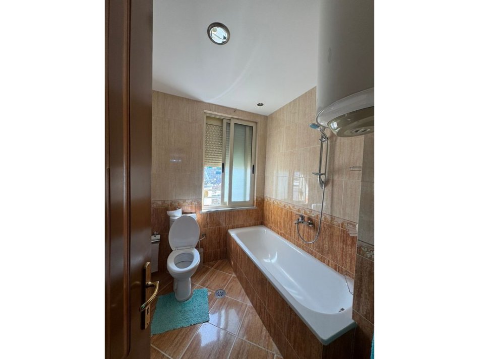 Tirane, jepet me qera apartament 3+1+Ballkon Kati 6, 120 m² 750 € (Shkolla e Baletit)