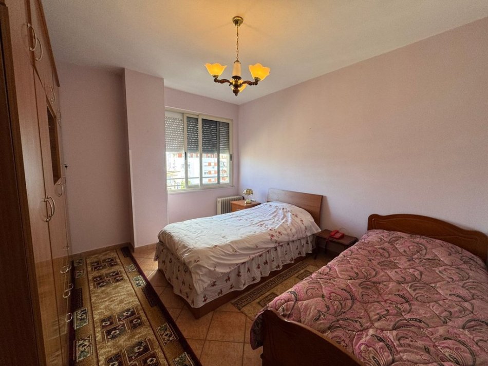 Tirane, jepet me qera apartament 3+1+Ballkon Kati 6, 120 m² 750 € (Shkolla e Baletit)