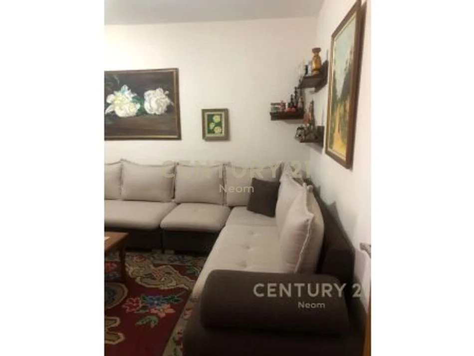 Tirane, jepet me qera apartament 1+1+Aneks+Ballkon Kati 5, 54 m² 350 € (Neom124740)