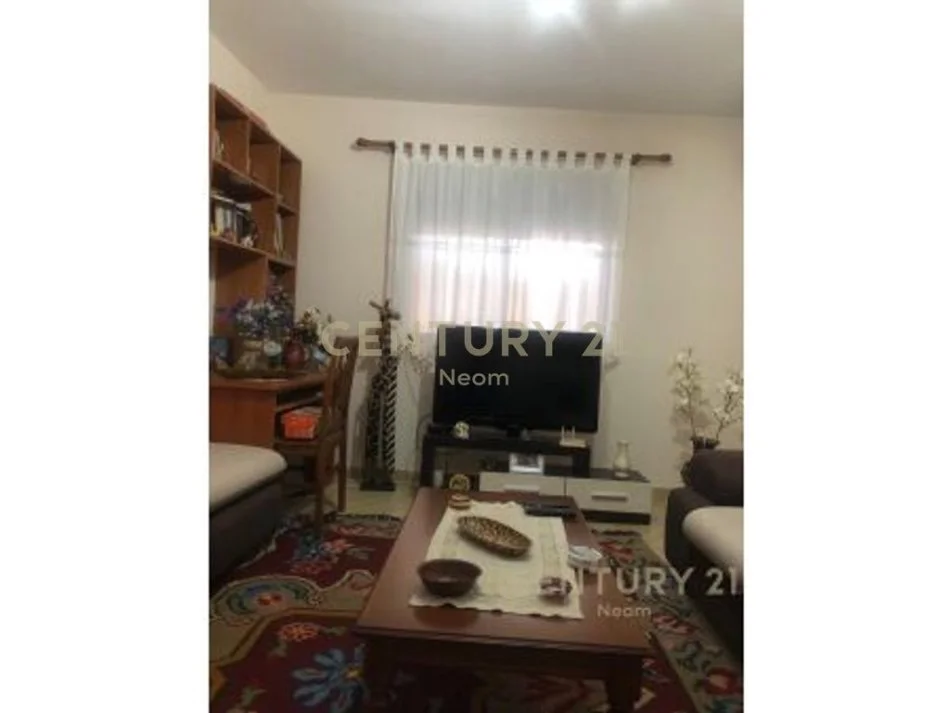Tirane, jepet me qera apartament 1+1+Aneks+Ballkon Kati 5, 54 m² 350 € (Neom124740)