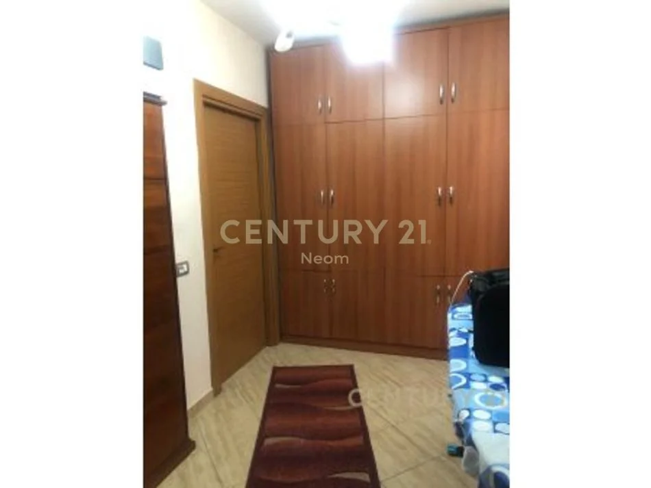 Tirane, jepet me qera apartament 1+1+Aneks+Ballkon Kati 5, 54 m² 350 € (Neom124740)