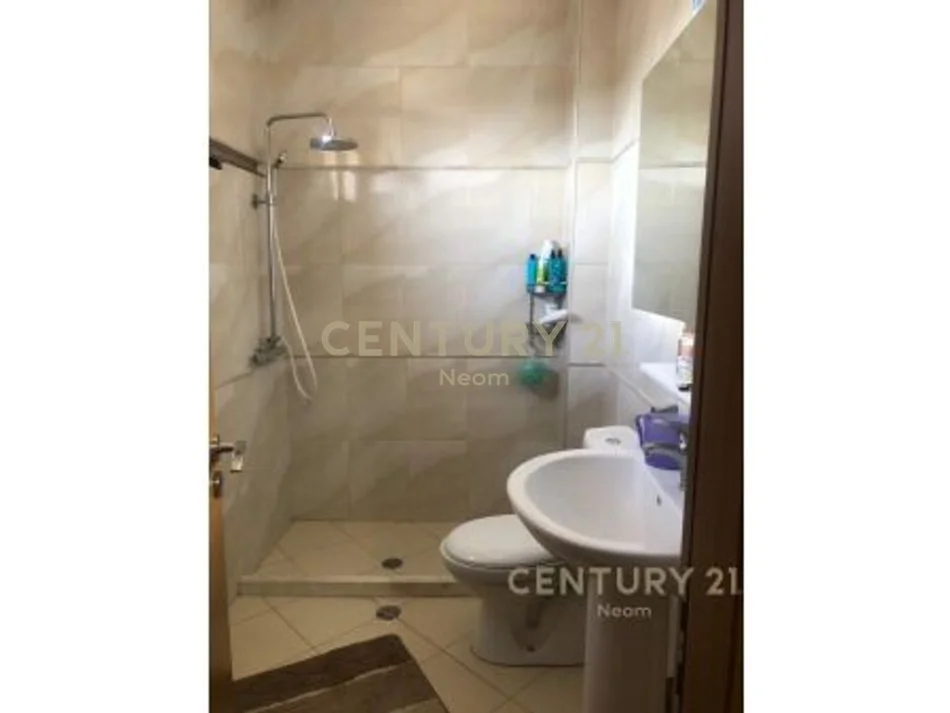 Tirane, jepet me qera apartament 1+1+Aneks+Ballkon Kati 5, 54 m² 350 € (Neom124740)