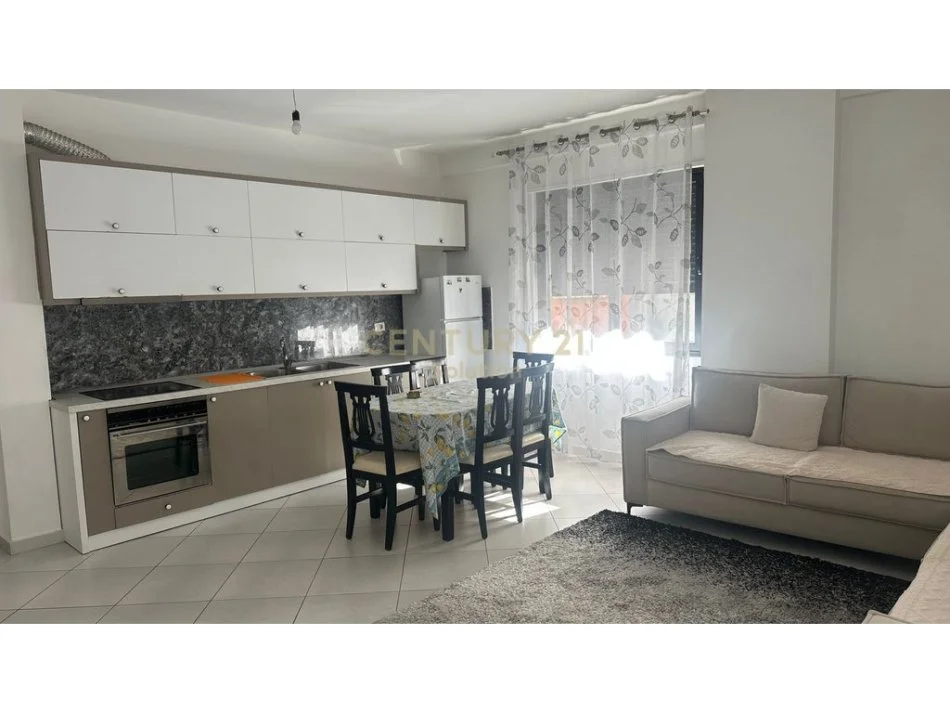 Tirane, jepet me qera apartament 3+1+Ballkon Kati 3, 125 m² 650 € (RRUGA JOKLIN PERSI)