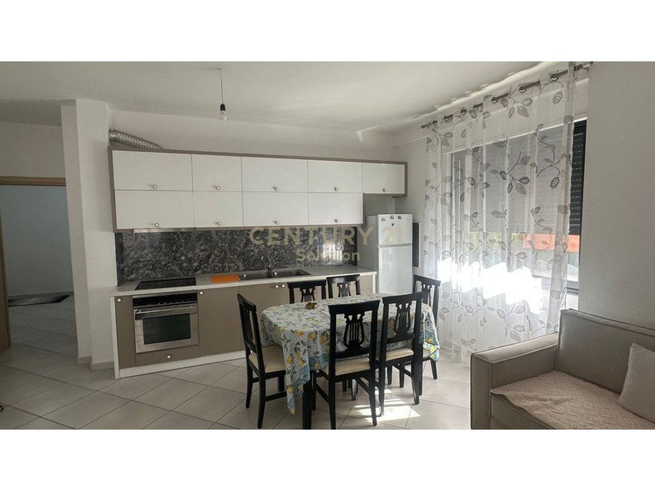 Tirane, jepet me qera apartament 3+1+Ballkon Kati 3, 125 m² 650 € (RRUGA JOKLIN PERSI)