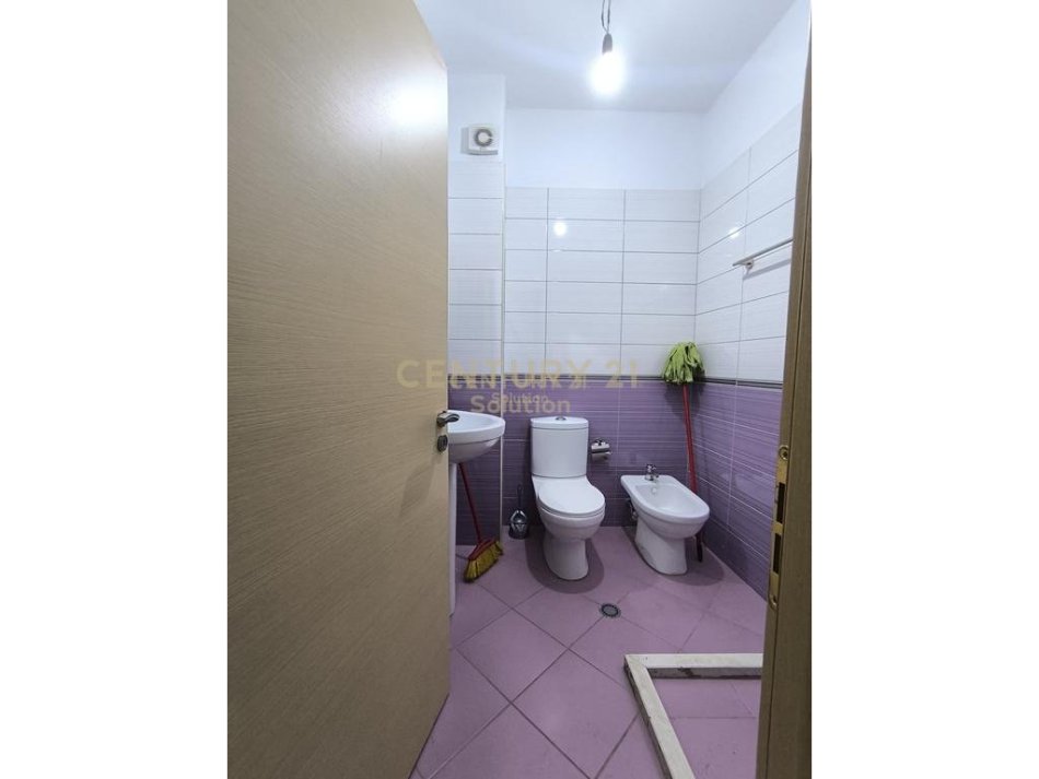Tirane, jepet me qera apartament 3+1 Kati 3, 125 m² 650 € (rruga teodor keko)