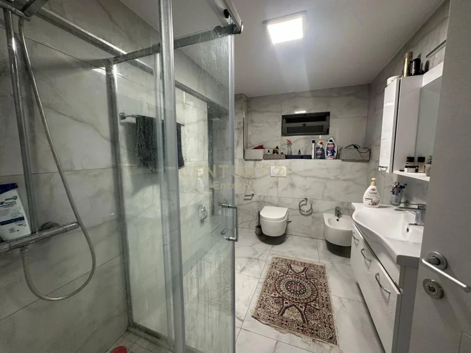 Tirane, shitet apartament , 97 m² 169.000 € (Komuna e Parisit)