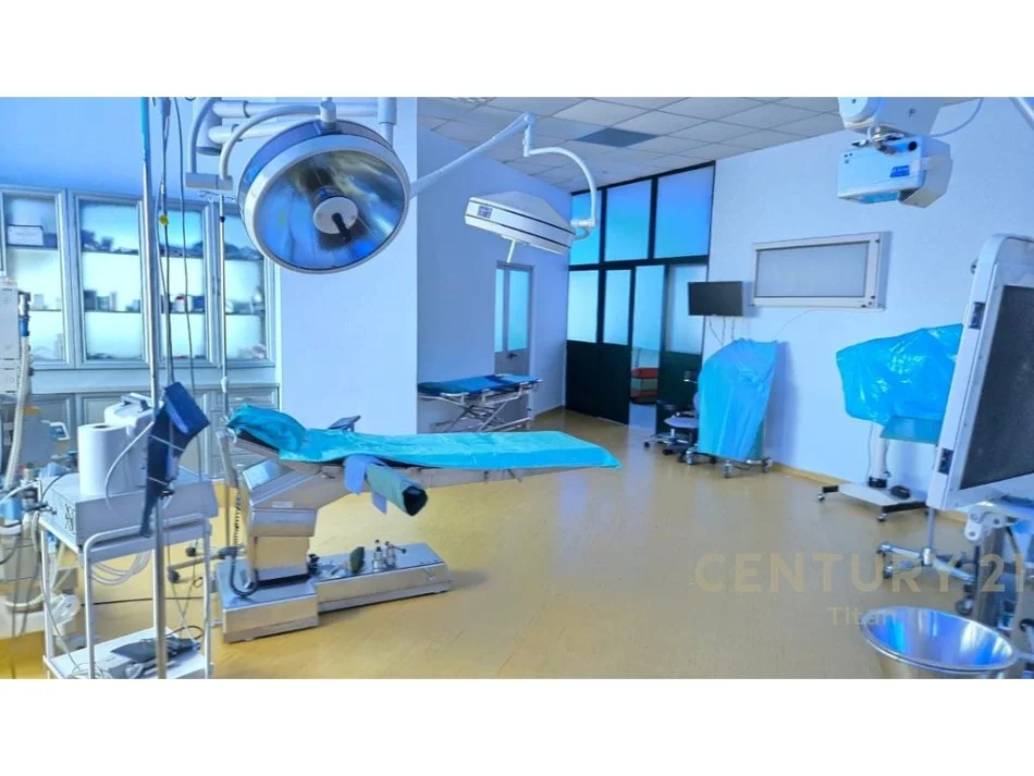 Tirane, jepet me qera ambjent biznesi Kati 6, 1.600 m² (laprake)