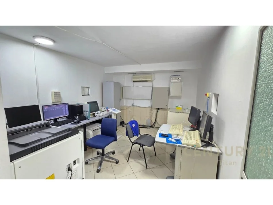 Tirane, jepet me qera ambjent biznesi Kati 6, 1.600 m² (laprake)