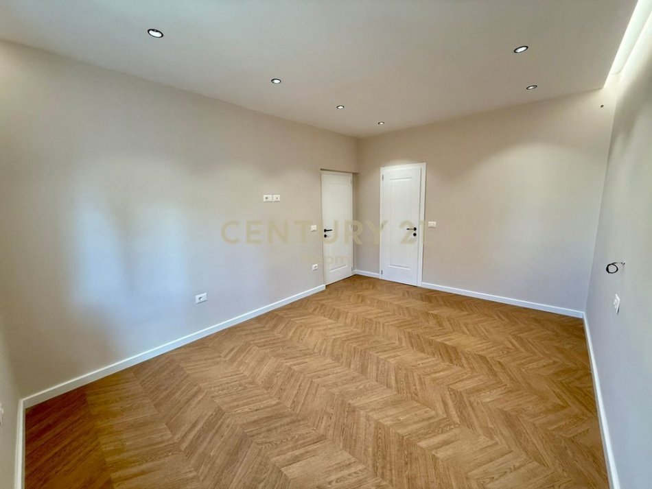 Tirane, shitet apartament 2+1+Aneks+Ballkon Kati 4, 90 m² 255.000 € (Neom124835)