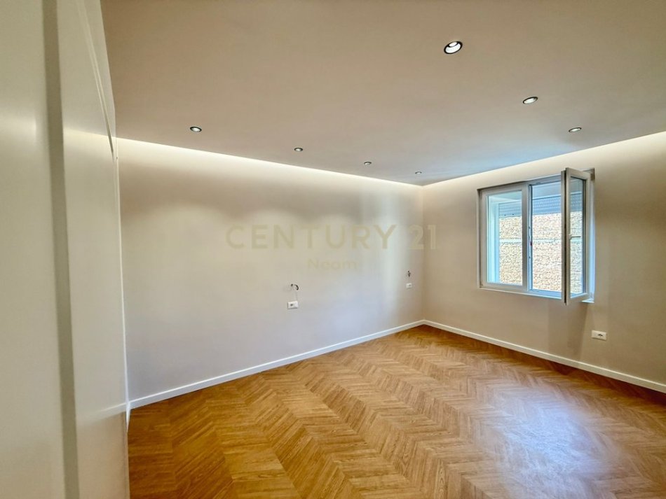 Tirane, shitet apartament 2+1+Aneks+Ballkon Kati 4, 90 m² 255.000 € (Neom124835)