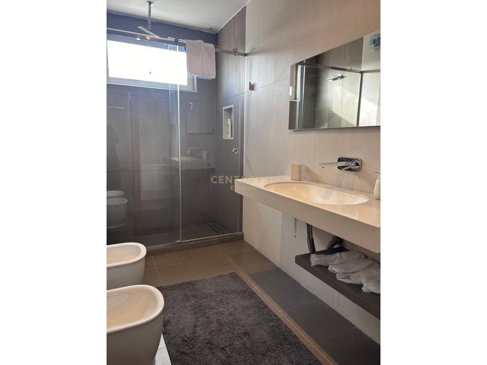 Tirane, jepet me qera apartament+verande | Penthouse 3+1+Aneks+Ballkon Kati 12, 197 m² 1.700 € (Bllok)