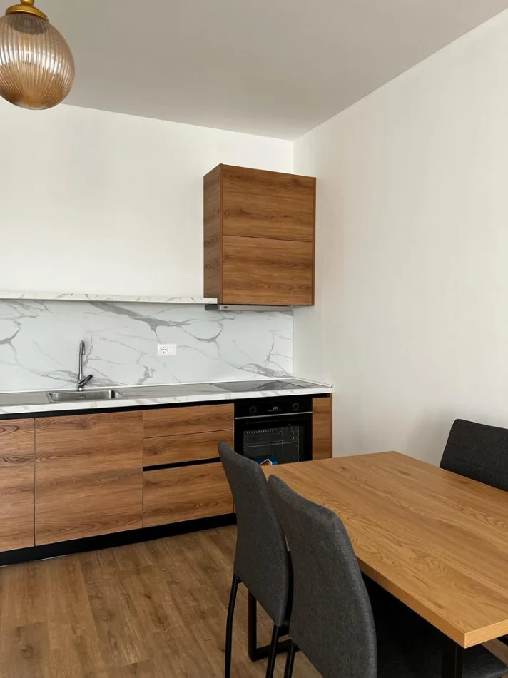 Tirane, jepet me qera apartament 1+1 Kati 11, 76 m² 550 € (Farmacia 10 prane spitalit Nene Tereza)